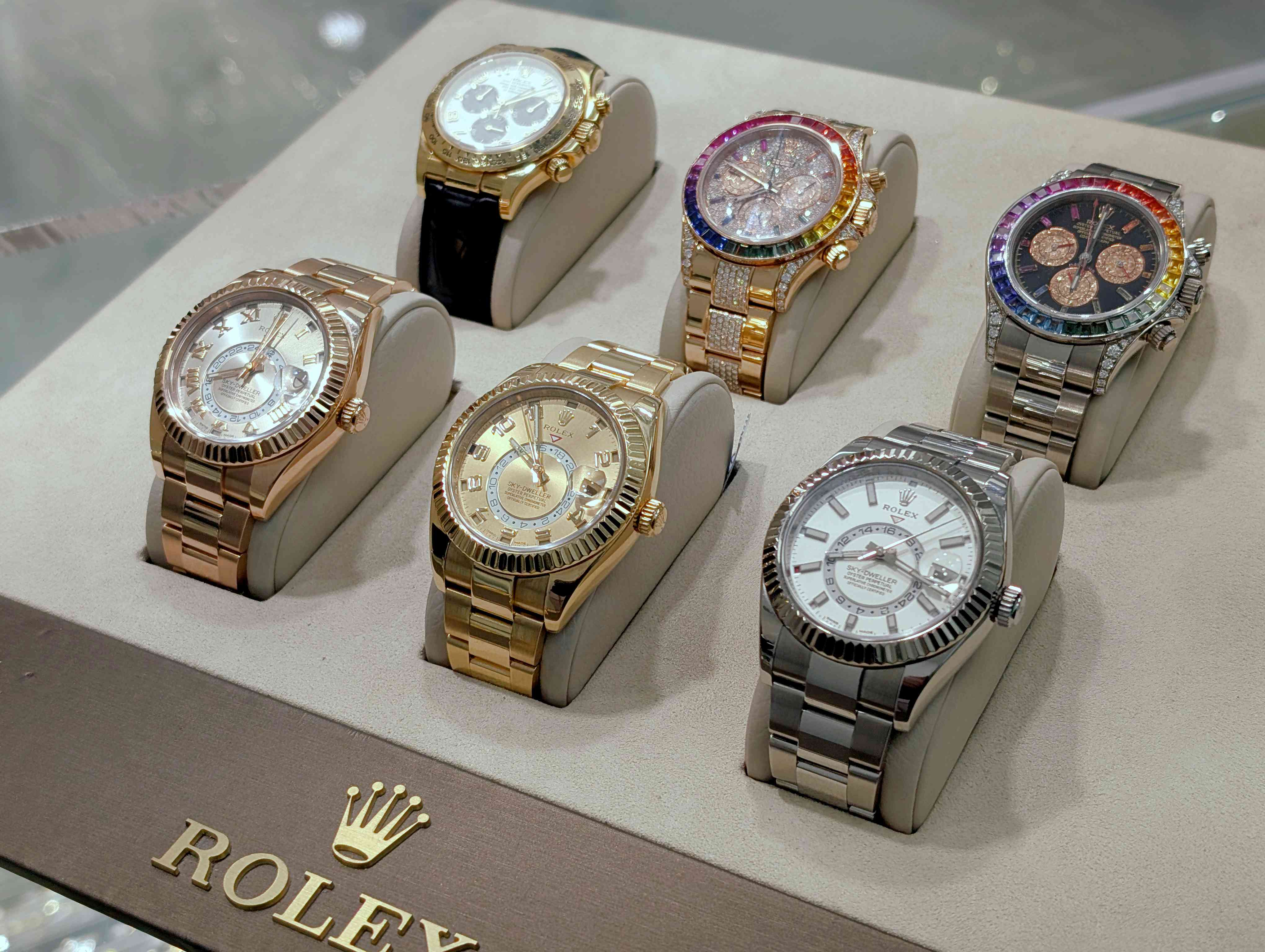 The Booming Luxury Watch Market in Miami: Trends, Brands, and Innovations 1 Grimal Luxury Watches display