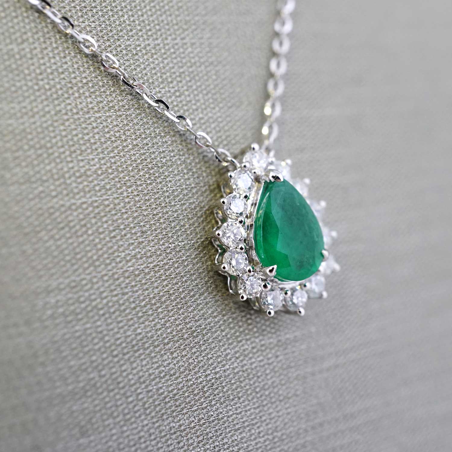 14k White Gold Diamond Green Almond Chain 1 14k White Gold Diamond Green Almond Chain